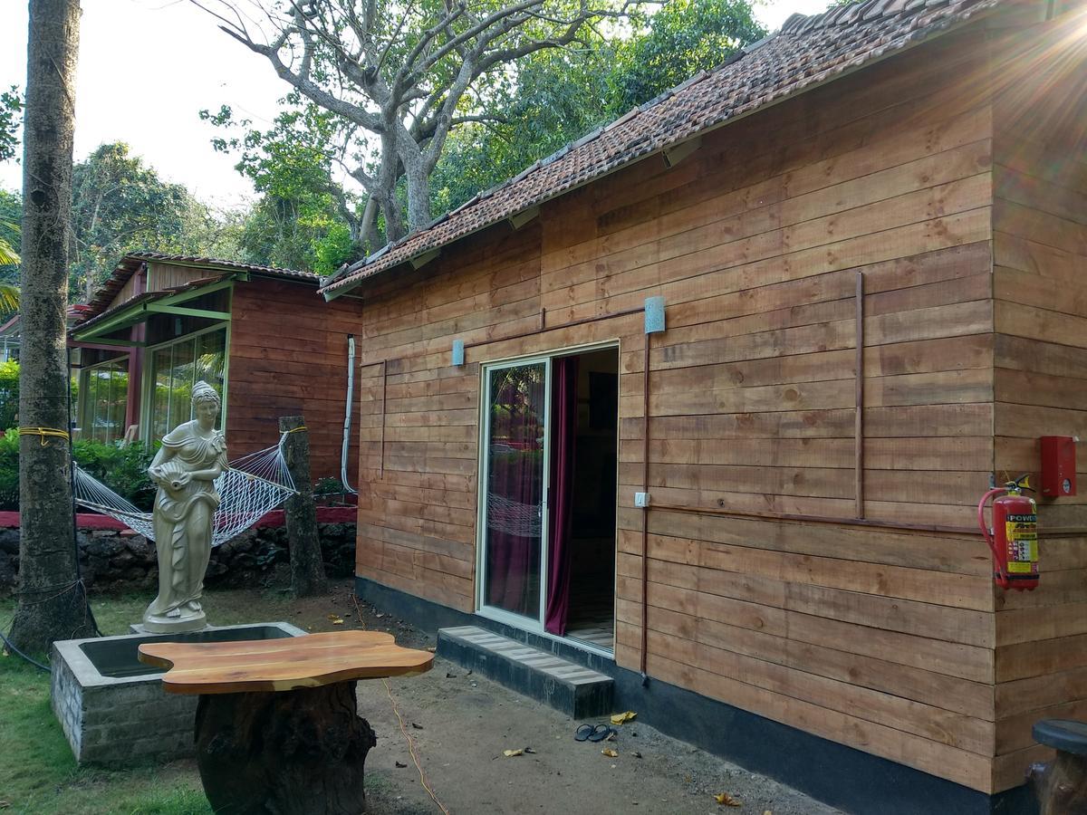 Curlies Zulu Land Anjuna Exterior foto