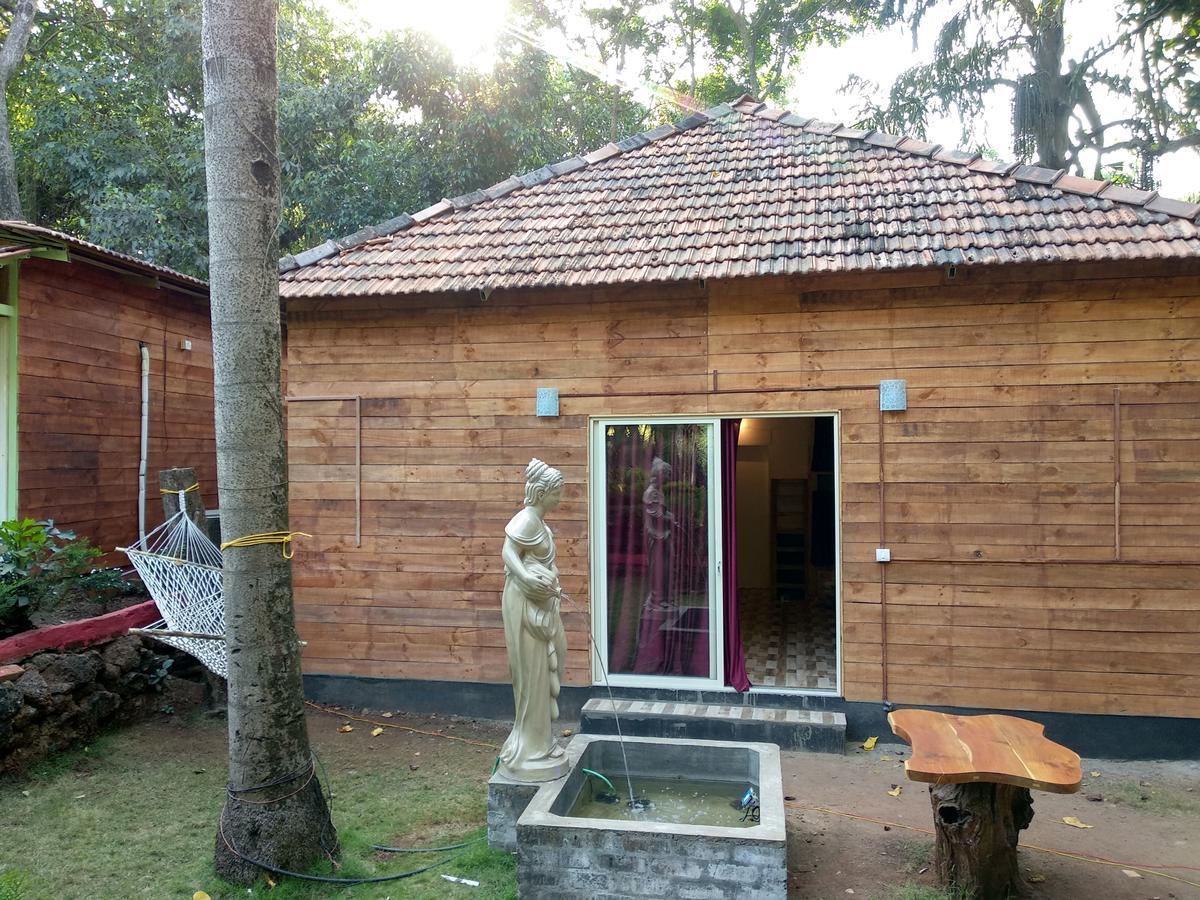 Curlies Zulu Land Anjuna Exterior foto