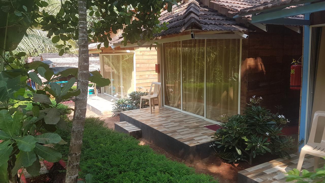 Curlies Zulu Land Anjuna Exterior foto