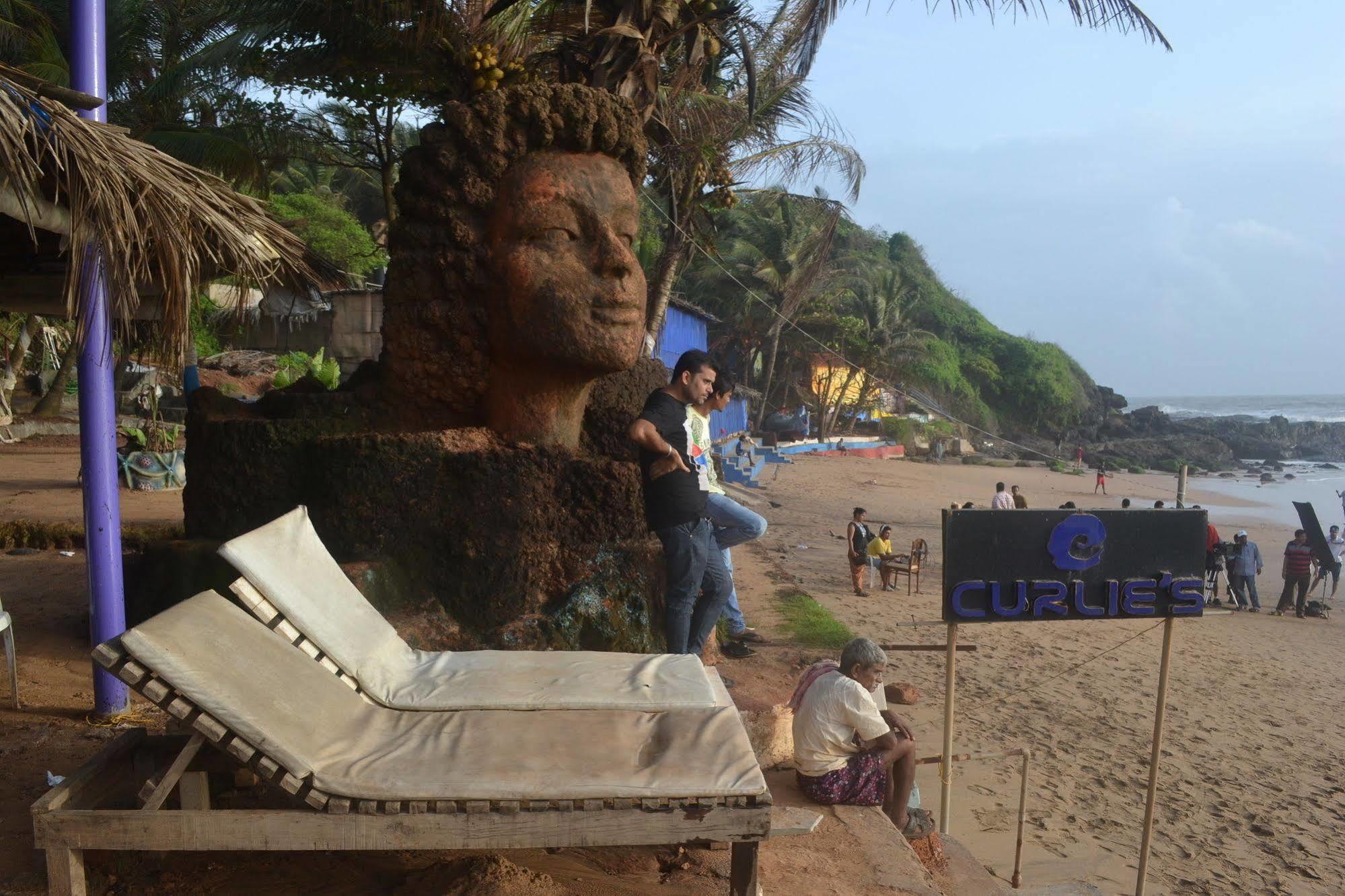 Curlies Zulu Land Anjuna Exterior foto