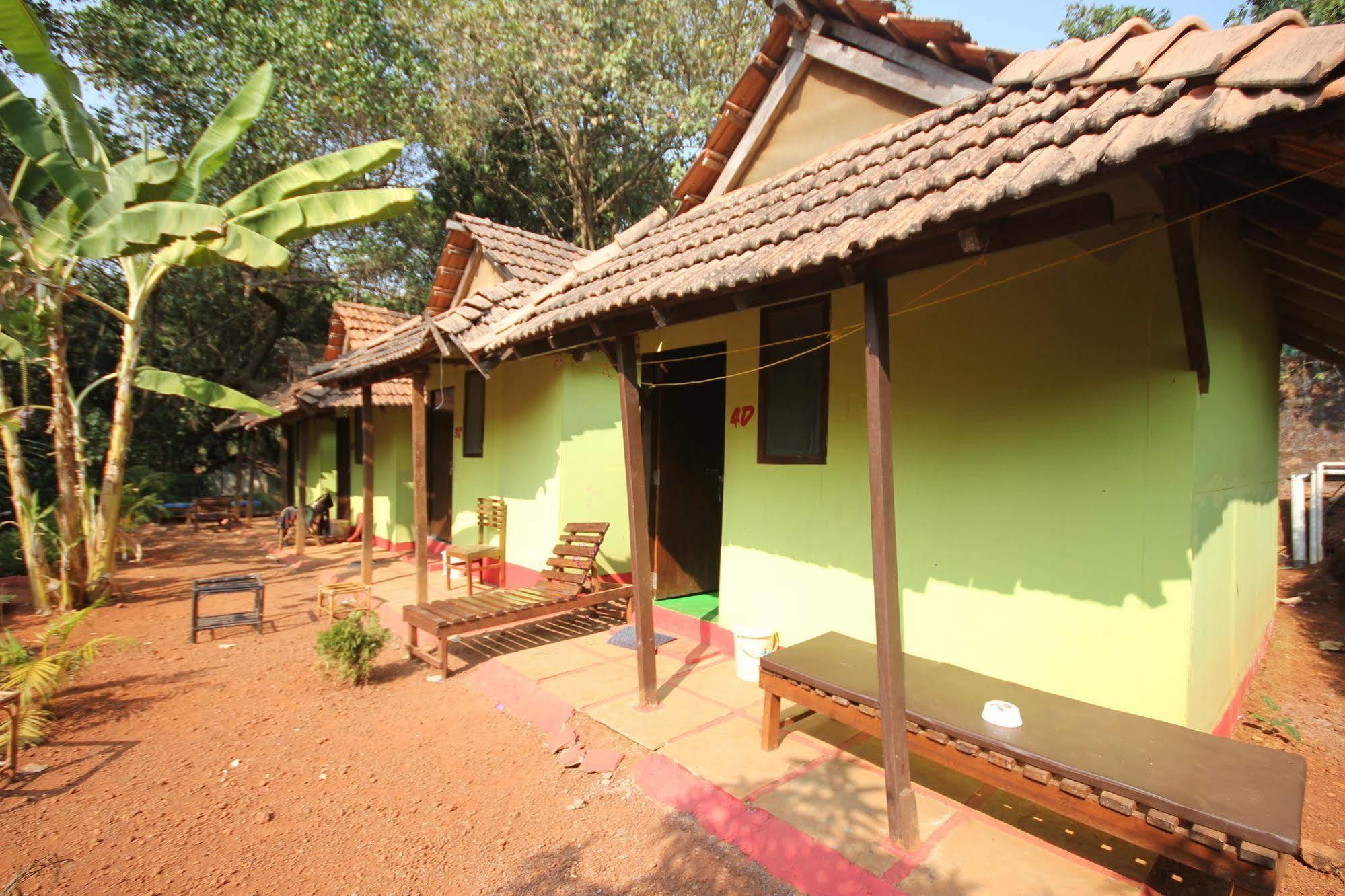 Curlies Zulu Land Anjuna Exterior foto