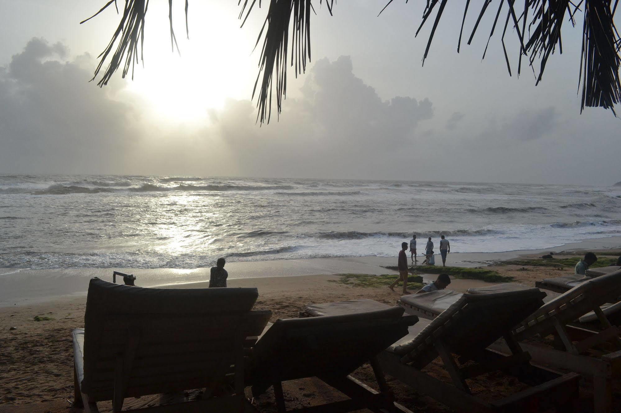 Curlies Zulu Land Anjuna Exterior foto